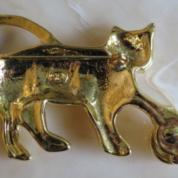 SFJ Gold Alloy CAT with Ball Brooch Vintage (F5) - Picture 2 of 3